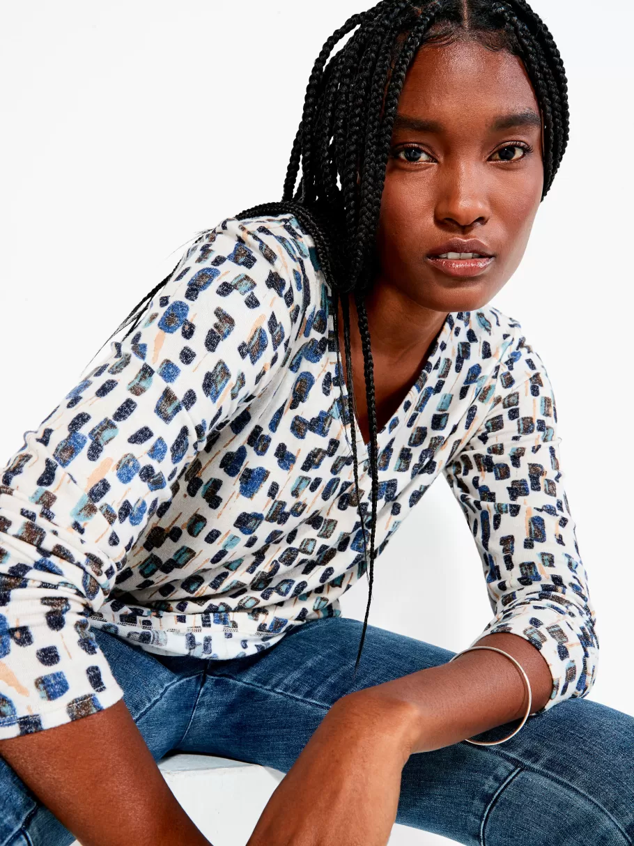 nzt_abstract_blocks_long_sleeve_v_tee_4.webp NIC+ZOE Nzt Abstract Blocks Long Sleeve V Tee^Women Knit Tops + Tees